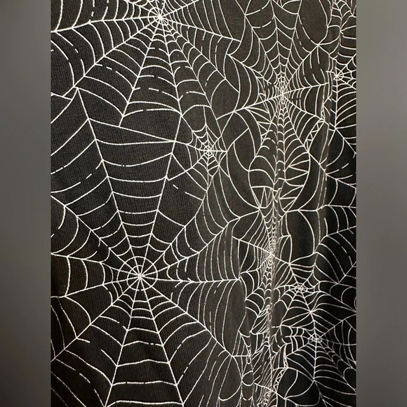 Black and white long sleeves spider web print scoop neck pullover shirt - Picture 3 of 5